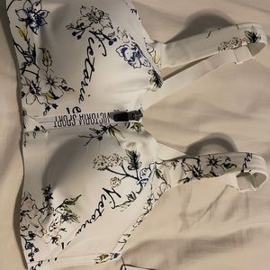 VS Incredible Knockout Ultra Max Sports Bra